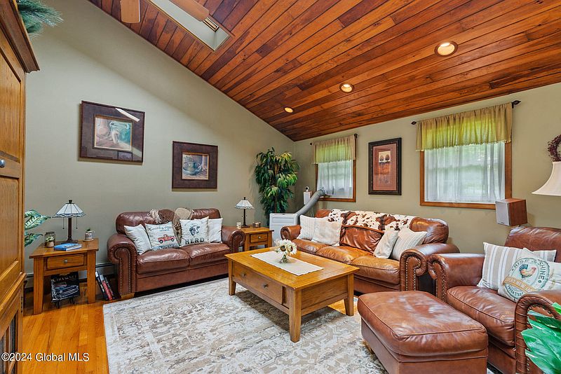 3rd image of 51 Wildwood Heights