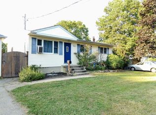 87 Herbert St, Islip, NY 11751