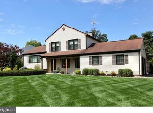 1 Rolling Ct, Kendall Park, NJ 08824
