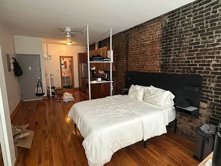 1079 Manhattan Ave #12 — Photo 3