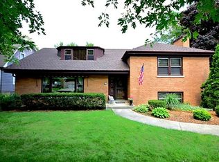 325 Nuttall Rd, Riverside, IL 60546