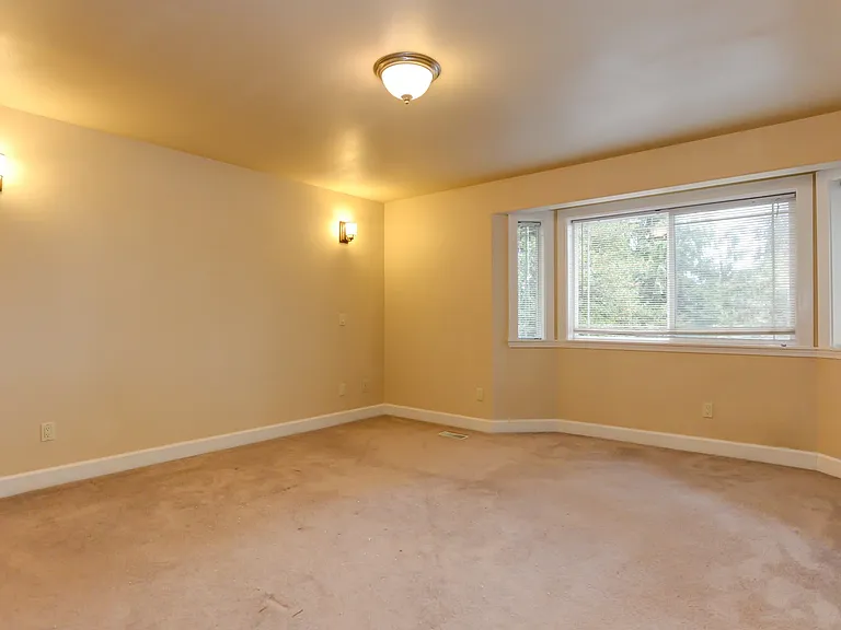 2900 S Court St — Photo 2