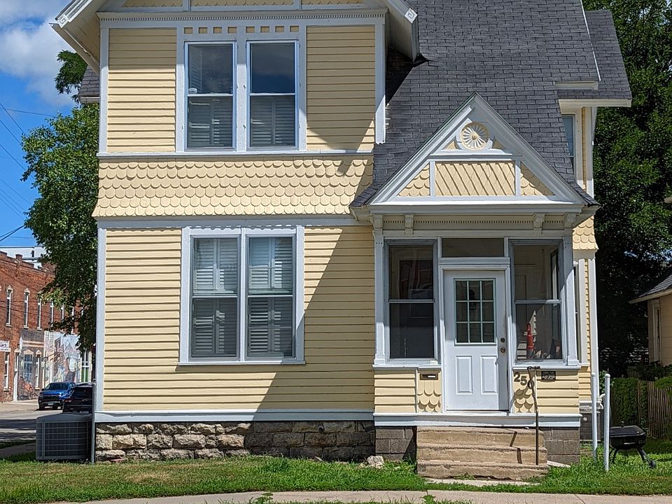 1st image of 250 E 4th St #1
