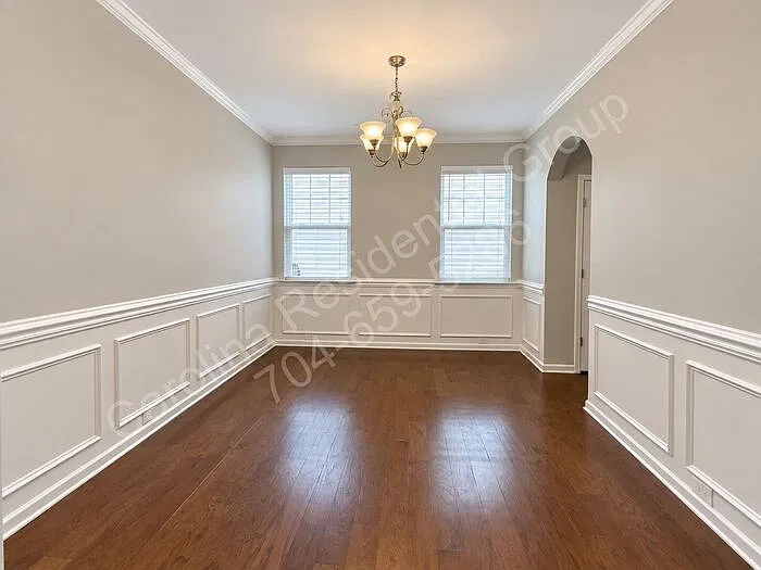 5 bed, 4.5 bath, 3243 sqft, $3,050 — Photo 3