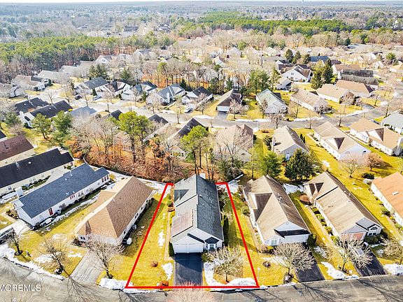 4th image of 14 Oakmont Road