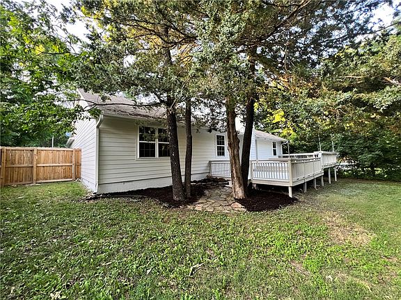 3rd image of 1515 E Cardinal Dr