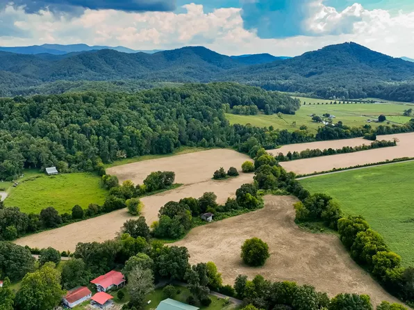 Tree Top Ln, Tellico Plains, TN 37385