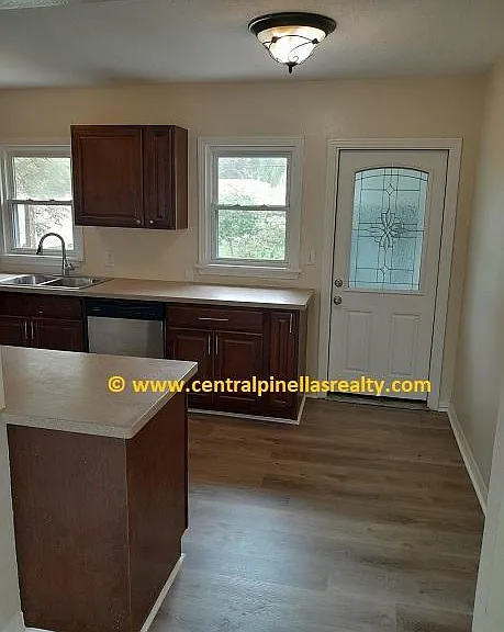 446 37th Ave NE — Photo 7
