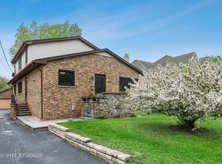 888 Piccadilly Rd, Highland Park, IL 60035