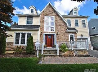 19 Mitchell Ave, Plainview, NY 11803