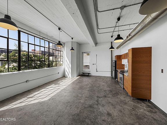 2nd image of 200 W Jackson Ave #206