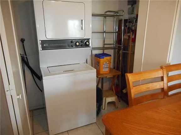 5th image of 2470 Carlyle Ln