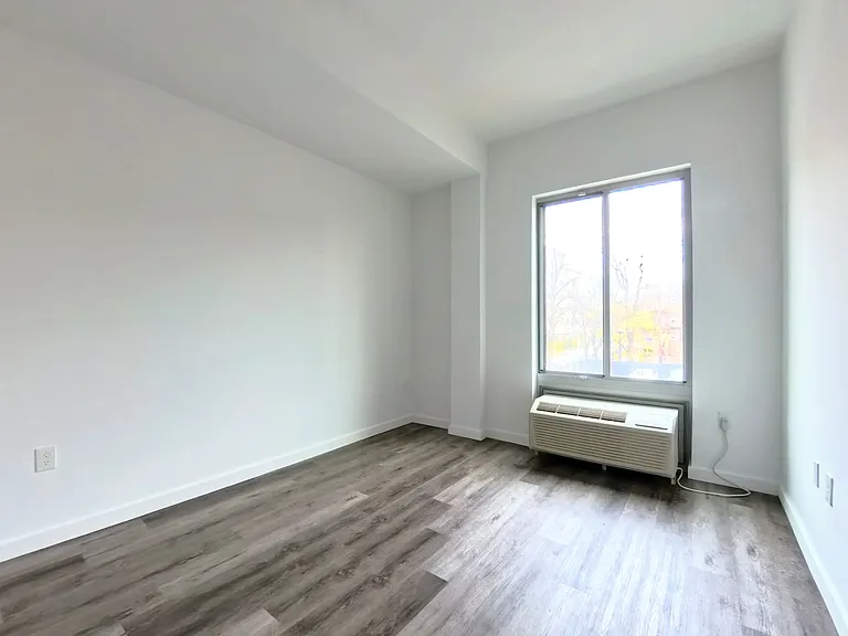 100 Evergreen Pl #4C — Photo 11
