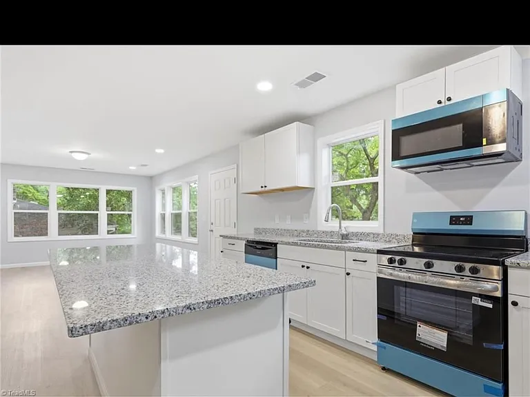 728 W Banner Ave — Photo 7