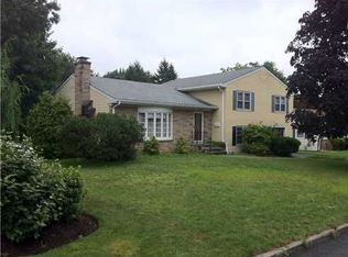28 Dellwood Rd, Cranston, RI 02920