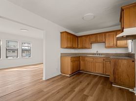 5055 Huntington Dr N