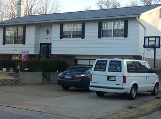 23 W Sunny Side Dr, Saint Peters, MO 63376