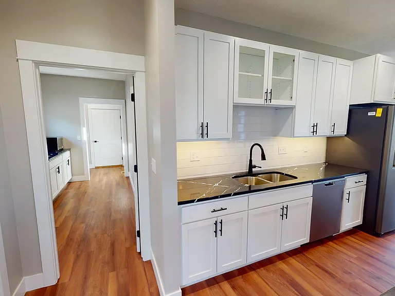 1007 E Maple Ave — Photo 8