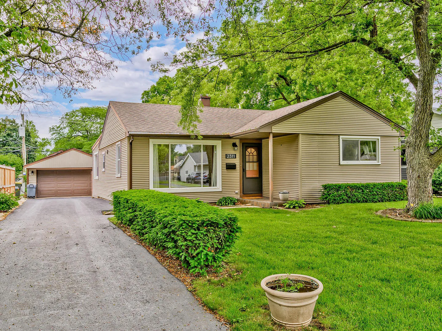 2311 Park St photo 1