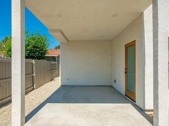 4th image of 2672 1/2 Newell St