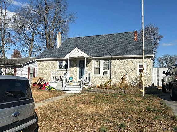 2nd image of 122 Highland Ave