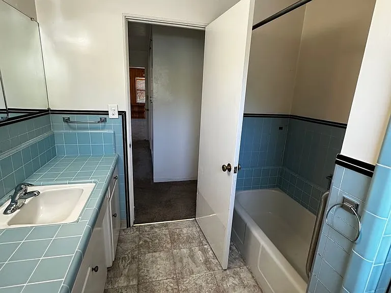 707 W Cypress Ave — Photo 8