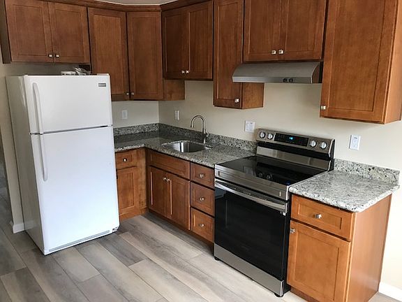 2nd image of 580 Columbia Ave APT 3