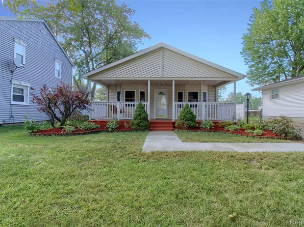 6036 Park Blvd, South Rockwood, MI 48179