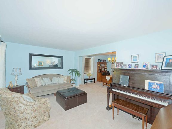 4th image of 15 Queens Gate Dr