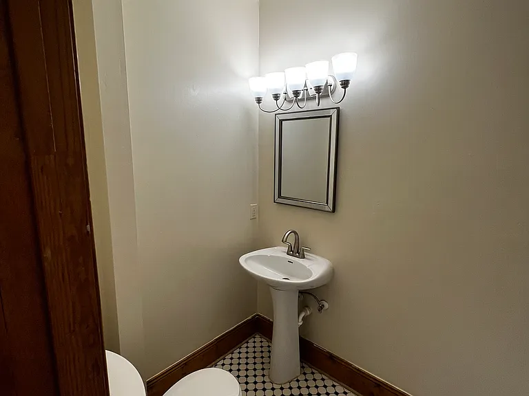 909 W Grace St #3 — Photo 24