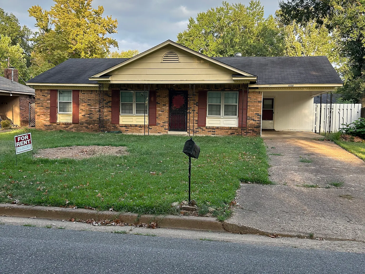 3 bed, 1.5 bath, 1260 sqft, $1,400 — Photo 1