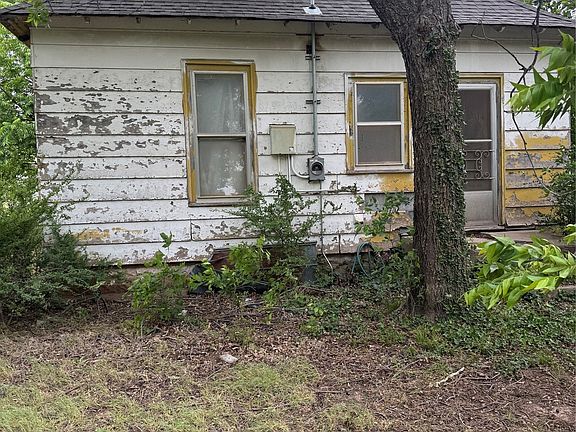 2nd image of 206 Comanche St