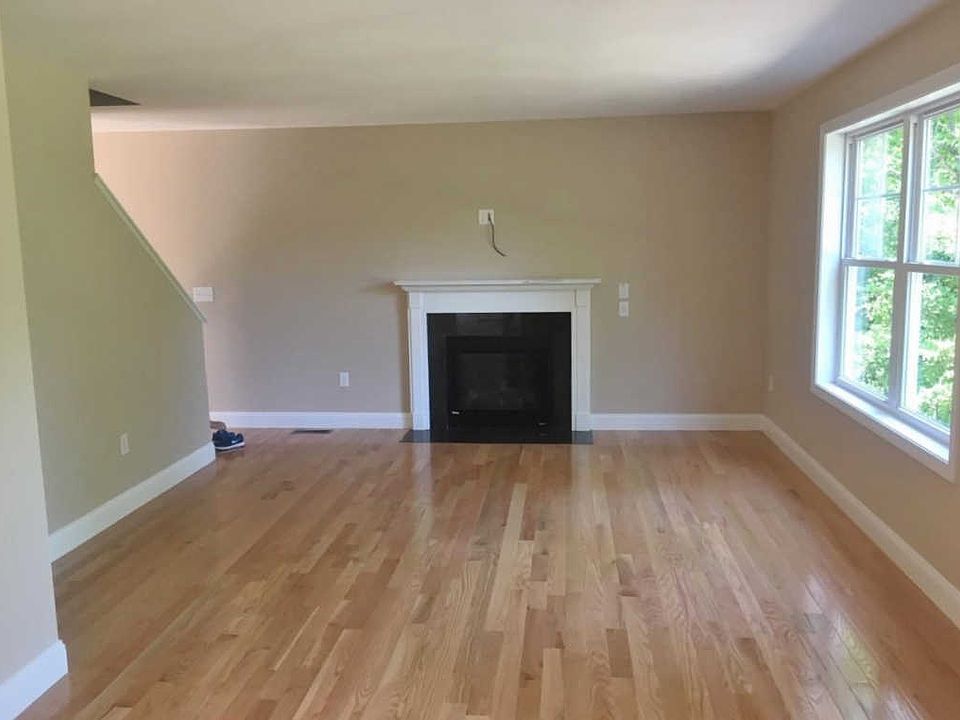 2nd image of 76 W Meadow Ct