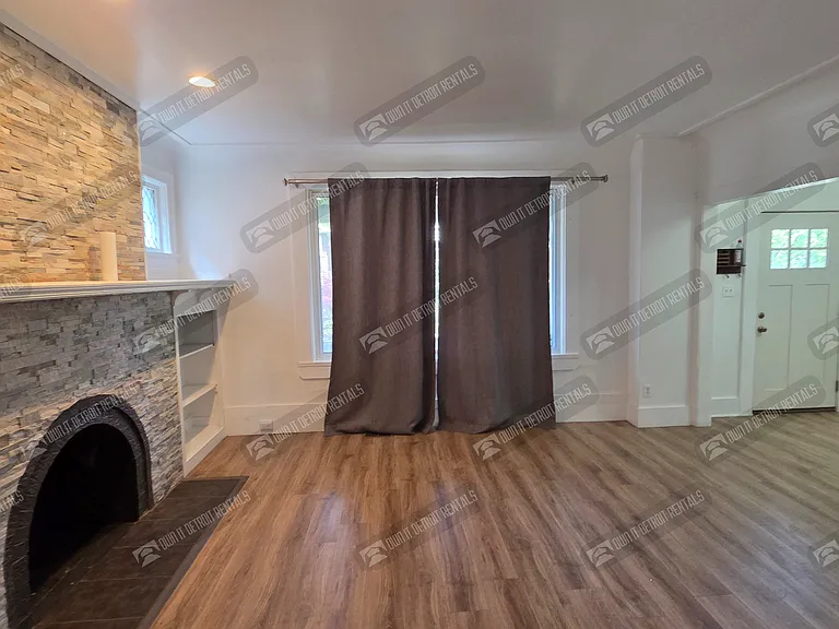 7455 Churchill St — Photo 5