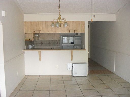 1st image of 817 Gleason Pkwy APT 2