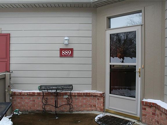 3rd image of 889 Ravenwood Dr #10