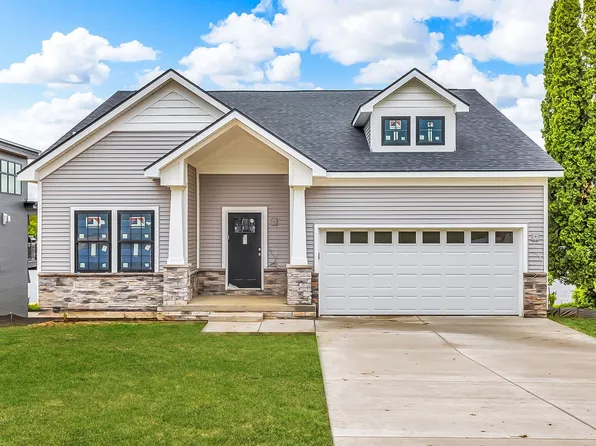 215 Nottingham Dr, Brooklyn, MI 49230