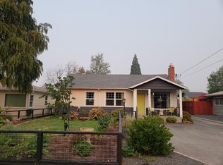 410 NE Dean Dr, Grants Pass, OR 97526