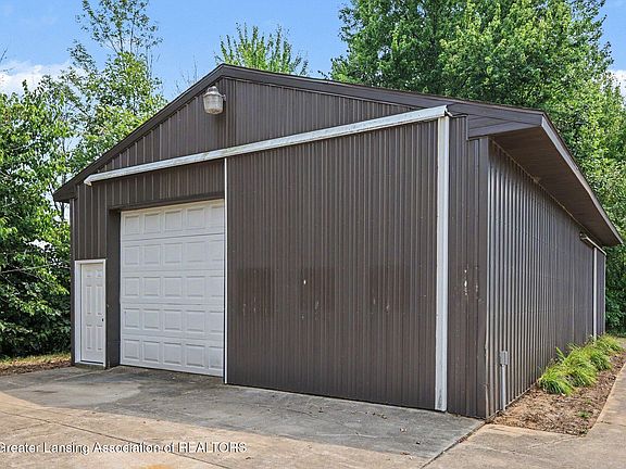 5th image of 2145 Willoughby Rd