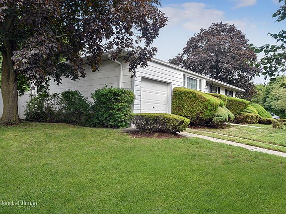 3rd image of 6 Miriam Ln