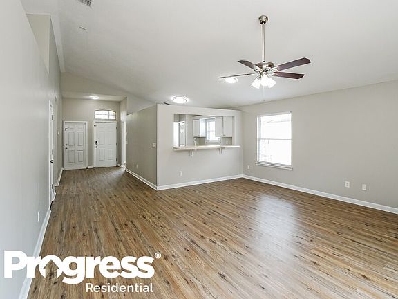 5th image of 2871 Sutton Estates Cir N