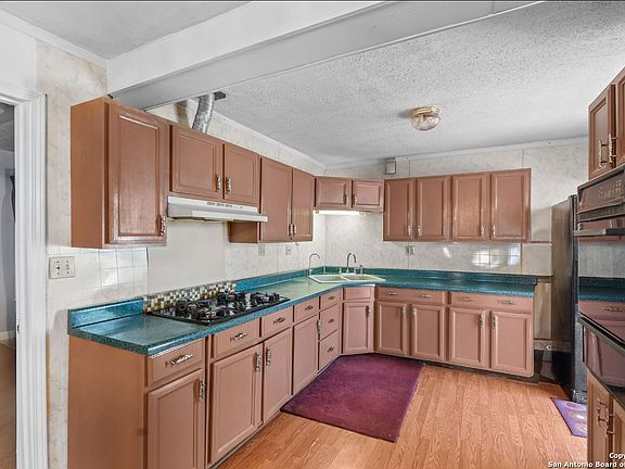 5th image of 218 TIPTON AVE