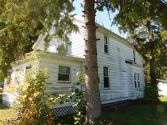 5th image of 8885 Center Rd