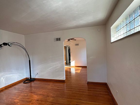 4th image of 5922-5924 Arendes Dr