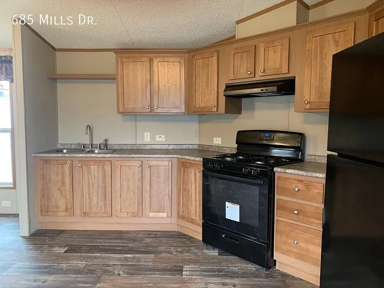 685 E Mills Dr — Photo 4