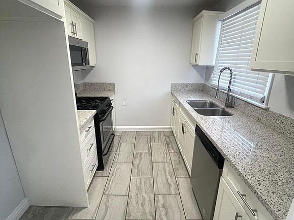 5th image of 1092 E San Antonio Dr APT B