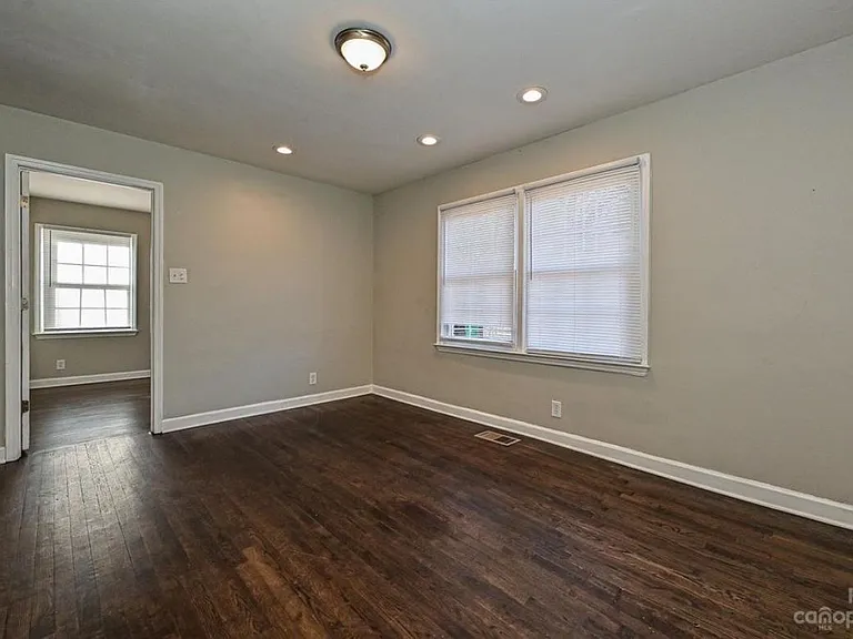 1025 McArthur Ave #2 — Photo 6