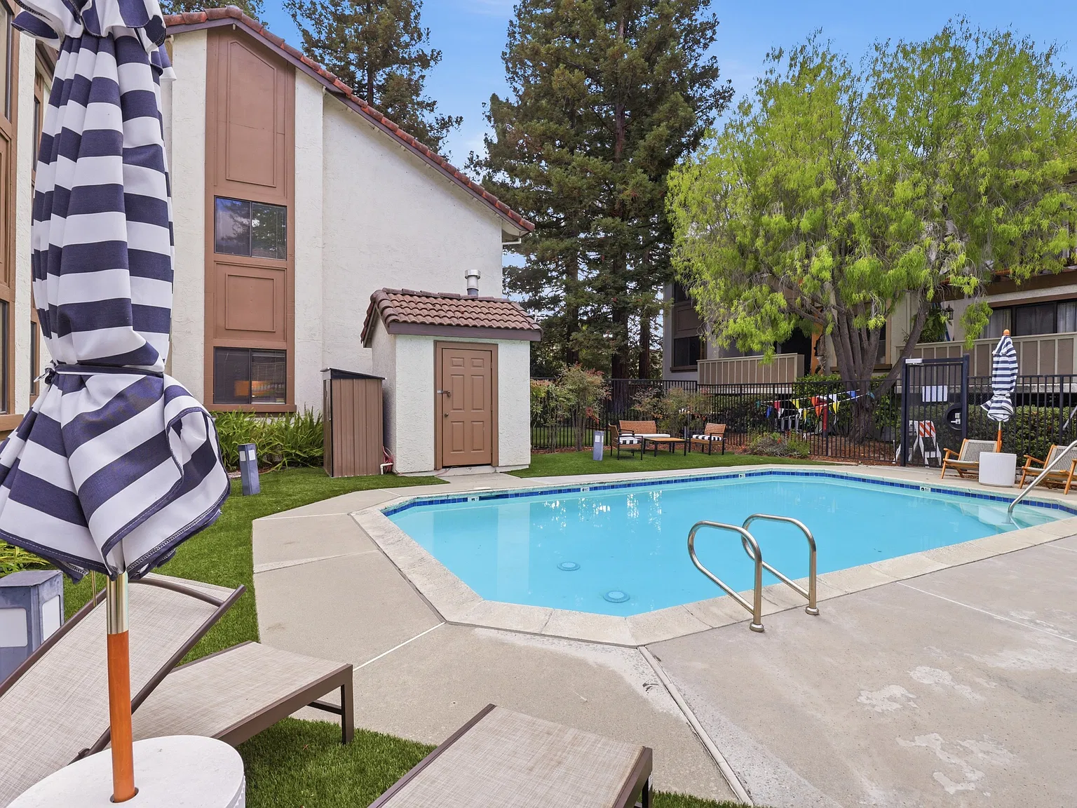 2 bed, 1056 sqft, $4,200 — Photo 4