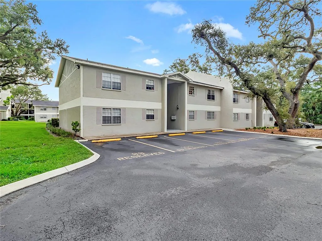 2 bed, 2.0 bath, 984 sqft, $1,650 — Photo 1