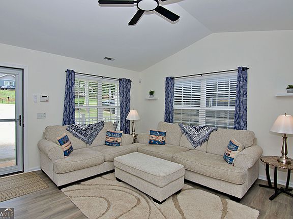 5th image of 108 Elm Dr